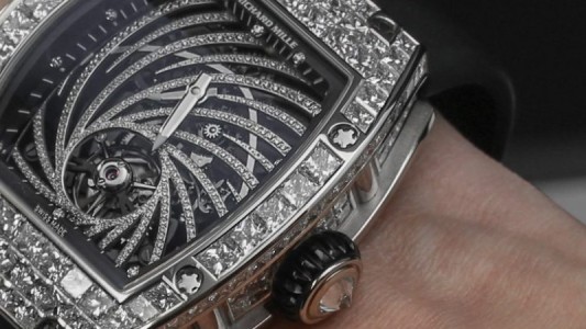 Paris: le robaron en la calle un reloj valuado en 800 mil dólares a un empresario japonés