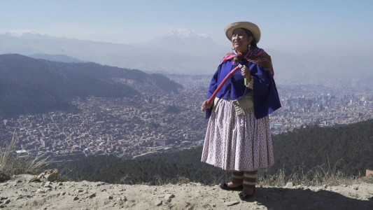 La pollera, el símbolo feminista indígena y discriminatorio en Bolivia
