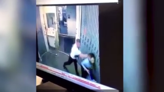 Violenta agresión de un piloto que golpea y escupe a una azafata