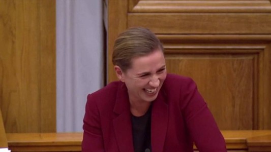 El parlamento de Dinamarca estalló de risa por la compra de cuatro elefantes y un camello