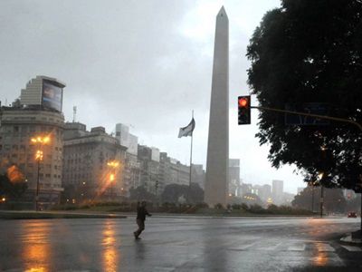Viento del sudeste y lluvias fuertes a media mañana