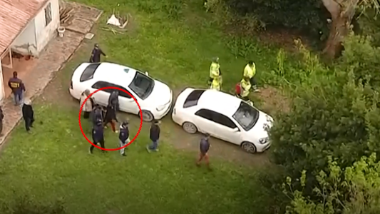 Así salía Abril de la casa de la vecina donde fue hallada