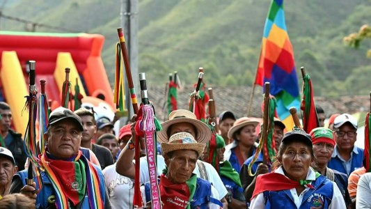 La resistencia pacífica de los indígenas en Colombia
