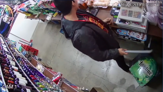 Se resistió al robo de su kiosco a los palazos