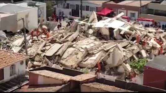 Así fue el derrumbe de un edificio de 7 pisos en Fortaleza