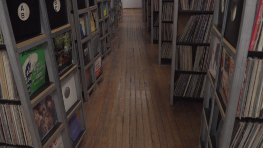 La bodega que preserva millones de discos de vinilo en la era digital