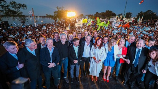 Alberto Fernández y Cristina Kirchner encabezan el acto del Día de la Lealtad