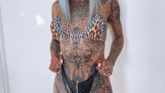 Se convirtió en la "mujer serpiente" y quiere ser la más tatuada en el mundo