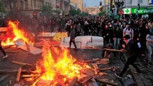 Ascienden a 10 los muertos por los distubios y saqueos en las protestas en Chile