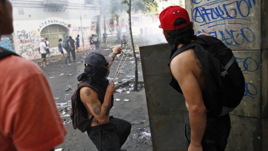 Chile: manifestantes desafían el cuarto toque de queda
