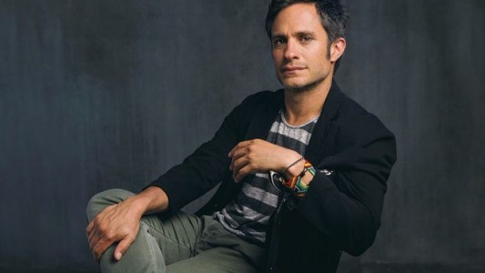 "¡No jodan, carajo, qué es esto!": la reacción de Gael García Bernal a la violenta represión policial en Chile