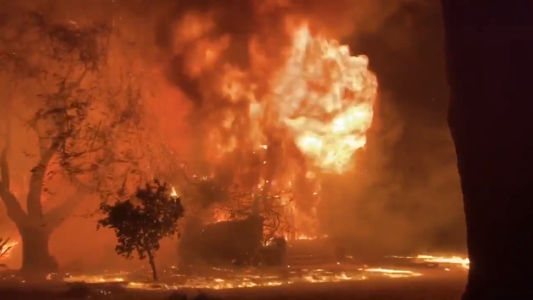 Evacuan a 200 mil personas por los incendios de California