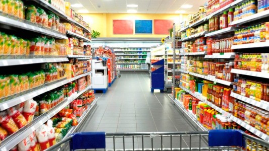 Dos cadenas de supermercados congelarán sus precios por 15 días