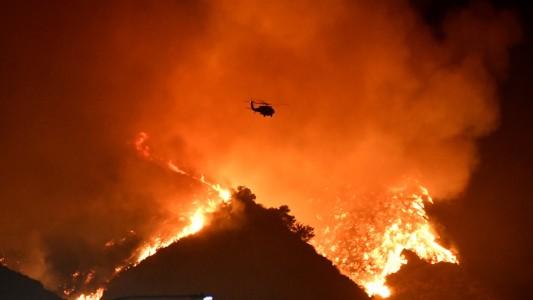 Incendios en Los Ángeles: miles de personas abandonan la ciudad, incluidos Lebron James y Schwarzenegger