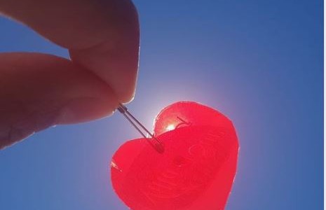 ¿Por qué un "corazón de tapita" puede ayudar a personas con discapacidades invisibles?