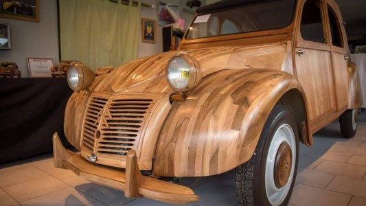 El Citroen 2 CV que hizo un ebanista francés deja todo el mundo sin palabras