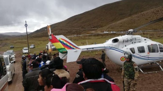 El helicóptero que trasladaba a Evo Morales realizó un aterrizaje de emergencia