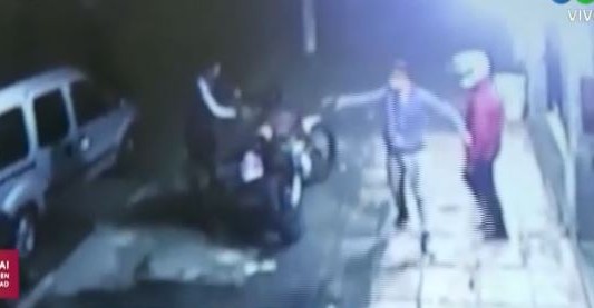 Le robaron la moto a un policía que hirió a uno de los delincuentes, de 14 años
