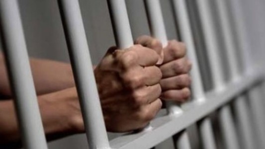 Condenaron a 22 años de prisión a un ex policía que abusó de sus dos hijastras