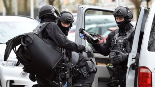 "Vibraba de manera sospechosa": alerta por una valija con un juguete sexual