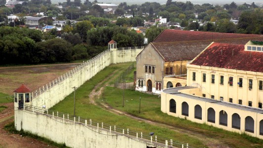 Agente penitenciaria denunció por violación a dos superiores y la despidieron