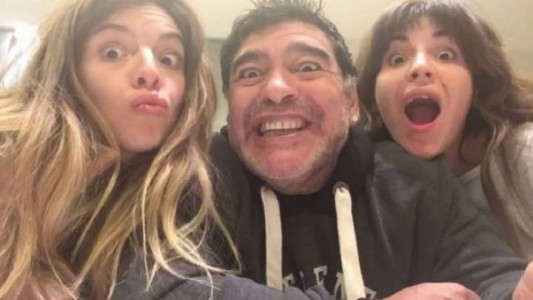 Fotos: este fue el regalo de Dalma y Gianinna a Diego Maradona para su cumpleaños