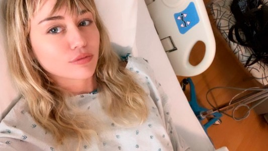 Miley Cyrus suspende sus grabaciones tras ser operada de las cuerdas vocales