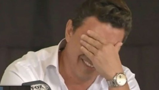 La emoción de Gallardo al inaugurar una biblioteca en la escuela primaria donde estudió