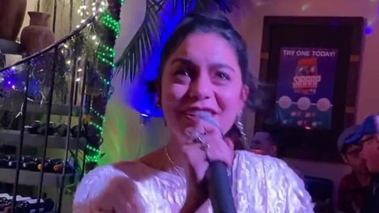 Video: Vanessa Hudgens cantó borracha uno de las canciones éxito de High School Music