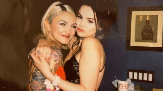 Selena Gómez le dedica posteos a Julia Michaels tras su beso en el escenario