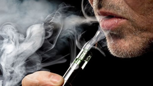 Un joven de 17 años fue el primero en recibir un doble trasplante de pulmones a causa del vapeo