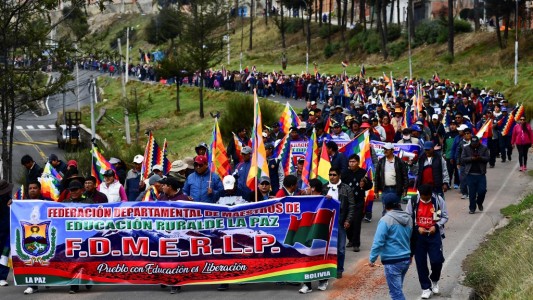 Multitudinaria marcha en apoyo a Evo Morales en La Paz