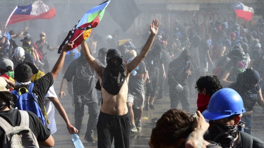 Nueva jornada de violentas protestas en Santiago y otras ciudades