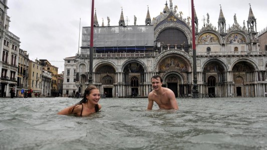 Venecia: ordenan el cierre de la plaza San Marco por el "acqua alta"
