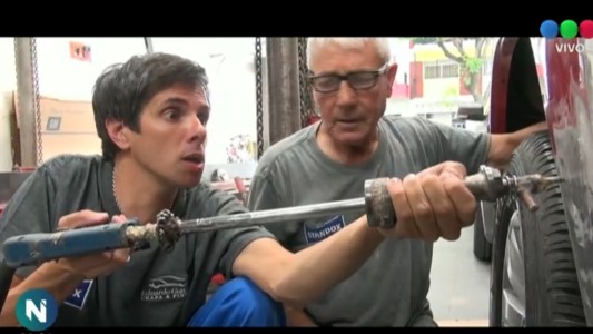 Contratado por un Día: Roberto Funes Ugarte prueba suerte como chapista