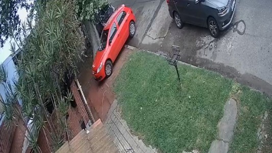 Video: pedían autos a Cabify y Uber para robar y usaban a los choferes de rehenes