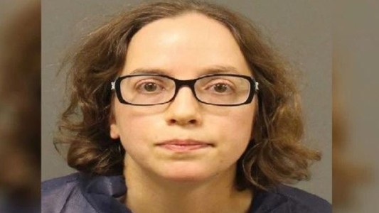 Una activista defensora de los animales apuñaló a una mujer que llevaba un tapado de piel