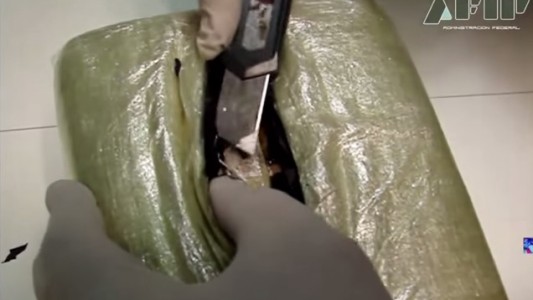 Detienen a un italiano con casi 5 kilos de cocaína en el aeropuerto de Ezeiza