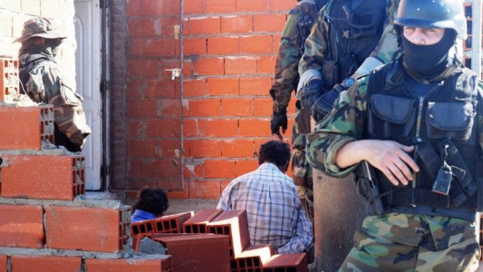 Detuvieron a un policía que custodiaba un búnker de drogas