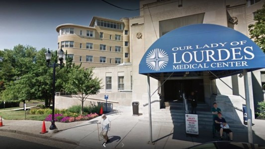 Fue al hospital por un tema menor y le trasplantaron un riñón por error