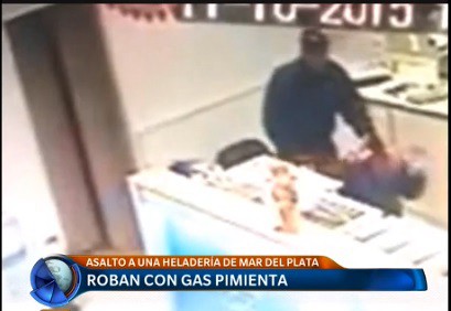 Roban con gas pimienta