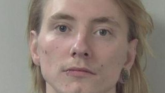 Un joven fue condenado a perpetua por matar a su bebé: dijo que lo había "abrazado demasiado fuerte"