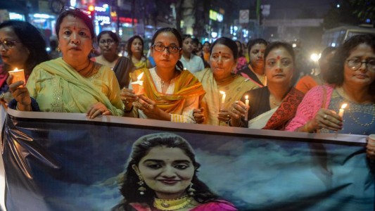 Cuatro hombres violaron y quemaron viva a una joven veterinaria