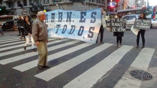 Trabajadores del Hotel Bauen resisten desalojo