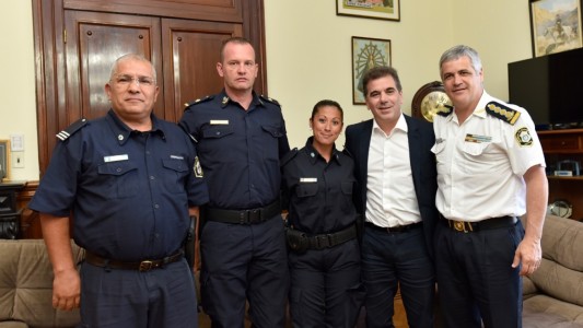 Ascienden a sargento a la policía que fue cacheteada por un hombre en San Nicolás