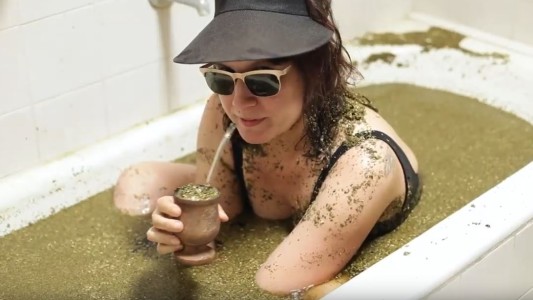 El videoclip con el que reclaman el emoji del mate