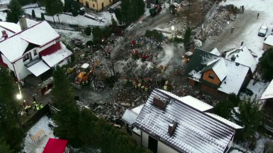 Ocho muertos en explosión de una casa por un escape de gas