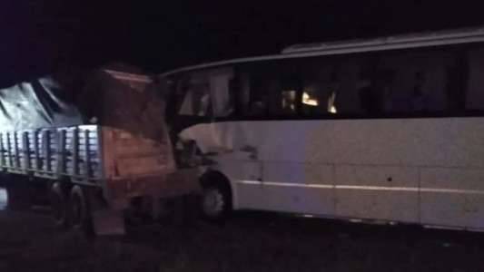 Chocó un micro que trasladaba a jugadores de Sportivo Barracas: un muerto y 22 heridos