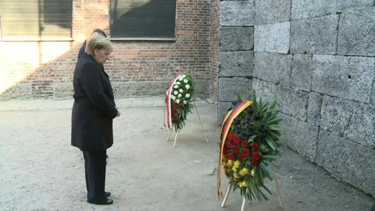 Merkel visita Auschwitz por primera vez
