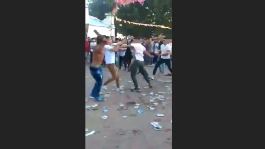 Brutal pelea entre egresados universitarios en La Plata